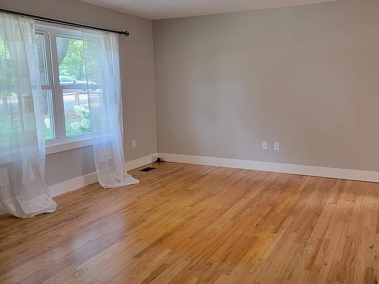 44 Pine Grove Ave — Photo 4