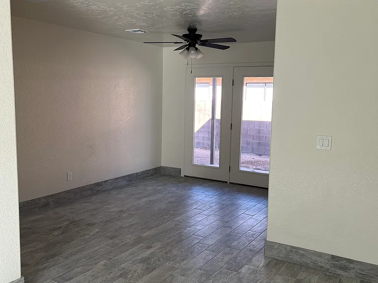 1937 Robinson Ave — Photo 6