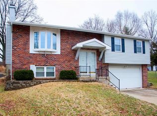 1702 Parkway Acres Ct, Maryland Heights, MO 63043