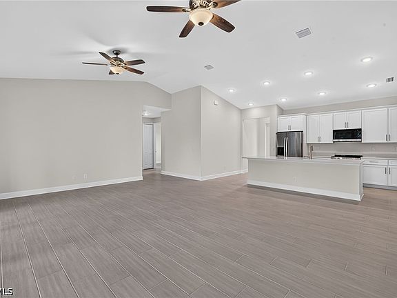 4th image of 633 SW 13th St
