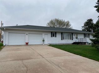 902 Elm St, Stanton, NE 68779