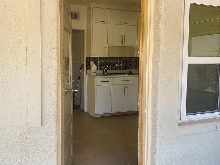 523 N Alameda Blvd #B — Photo 7