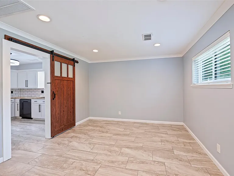 4034 Shady Springs Dr — Photo 9