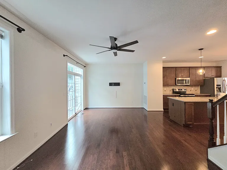 1343 Gilmore St — Photo 14