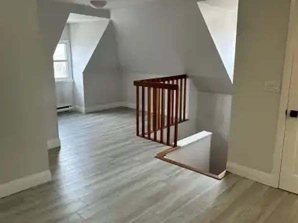 67 Queen St S #1A, Hamilton, ON L8P 3R6