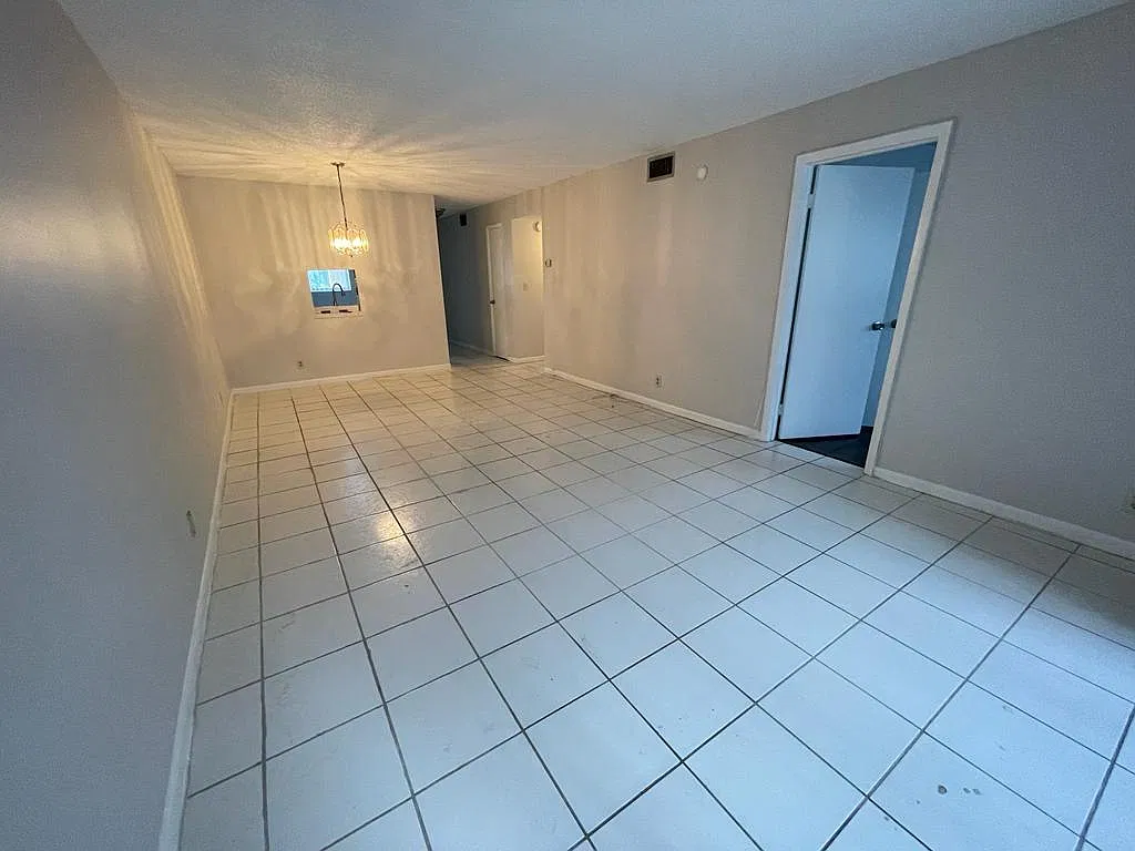 1700 Northwest 58th Terrace - unit... — Photo 2