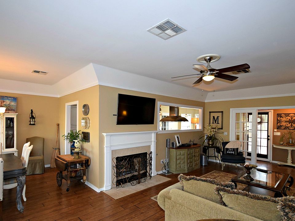 2nd image of 2233 E Lockwood St