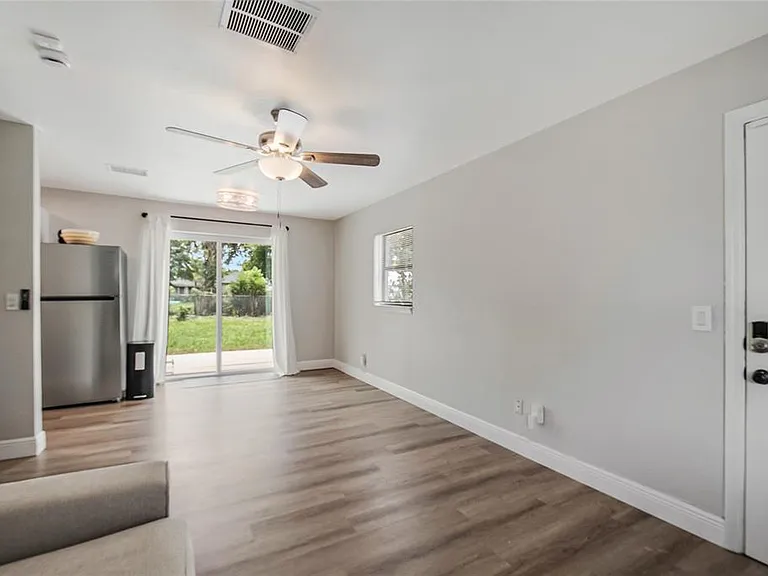 211 Woodmere Blvd — Photo 9