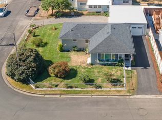 150 6th St, Winchester Bay, OR 97467