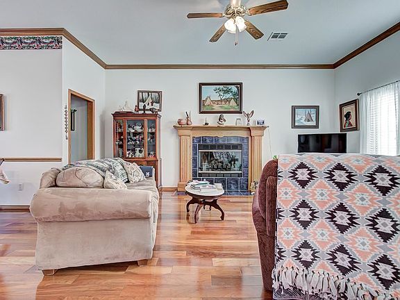 4th image of 511 Oakdale Dr