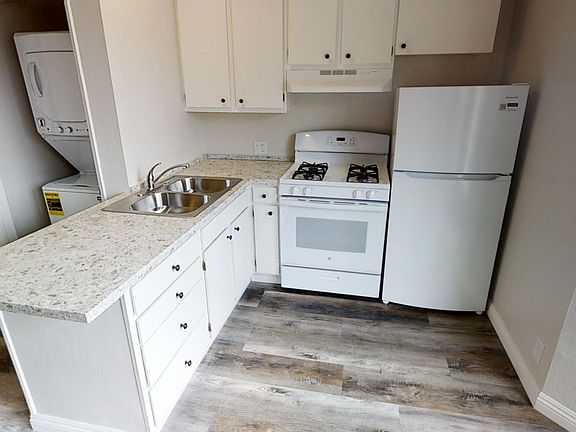 4th image of 10256 McClemont Ave #301