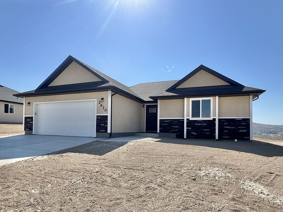 1st image of 565 Blackstone Dr