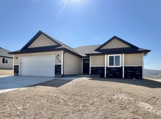 565 Blackstone Dr, Spring Creek, NV 89815