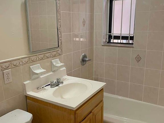 4th image of 43-30 46th St #L