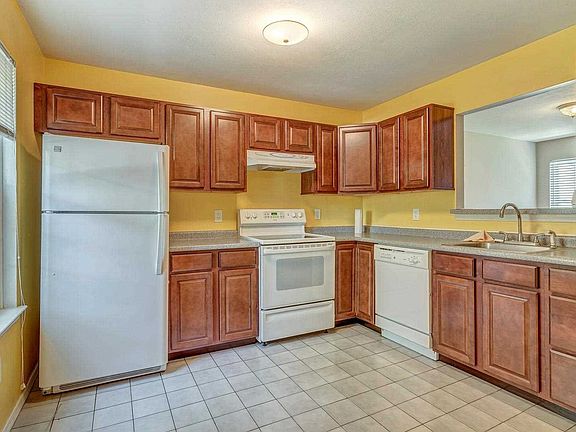 2nd image of 12 Kendal Ln #0