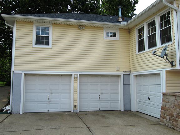 4th image of 3905 S Masterbrooke Dr
