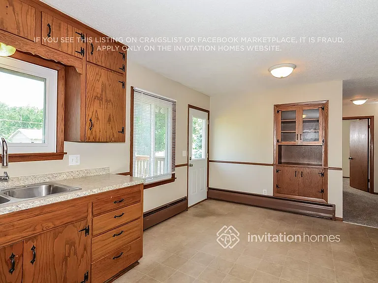 1115 Madison St S — Photo 9