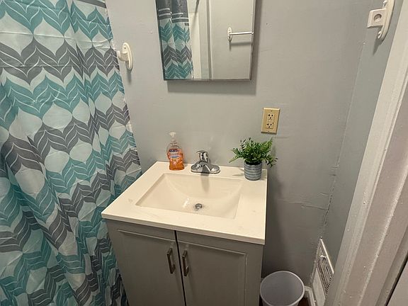 5th image of 4027 Ashland Ave #2