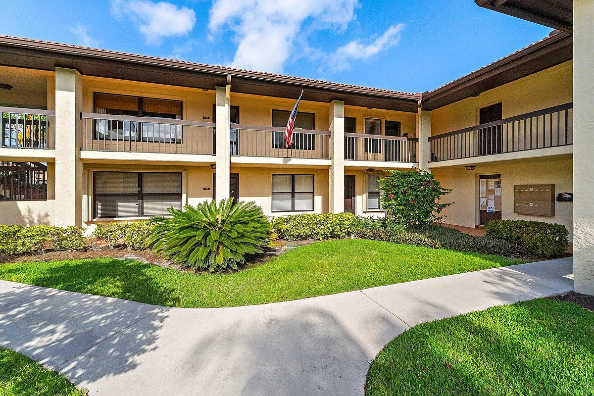 Building Photo - 671 SW South River Dr #105