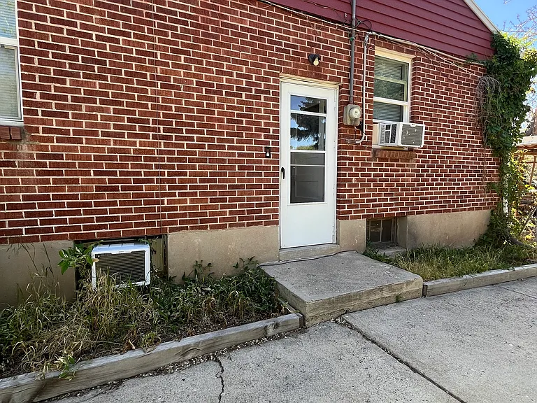 1347 21st St #2 — Photo 2