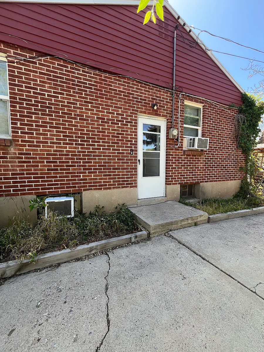 Building Photo - 1347 21st St #2