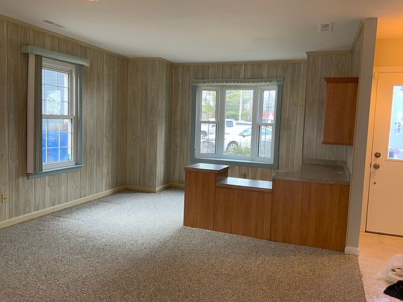 3rd image of 1330 Victorian Cres