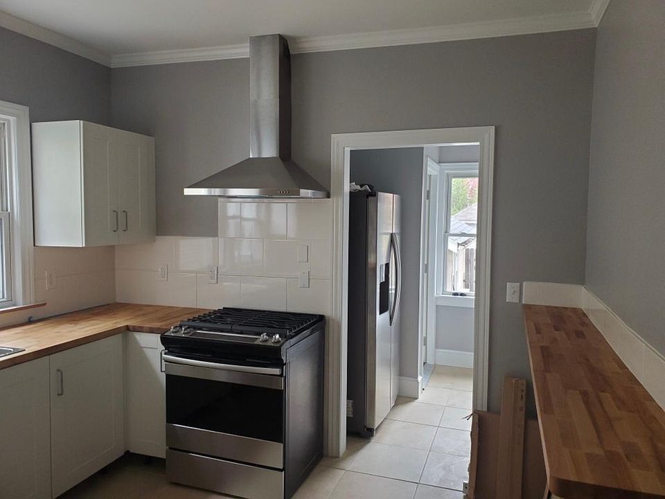 1st image of 1029 Beaconsfield Ave APT 1