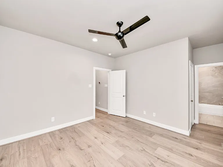 2114 Stuart St — Photo 26