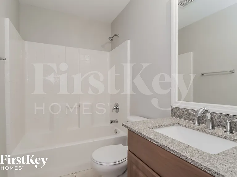 927 NW 10th Ave — Photo 14