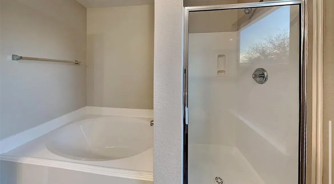 1608 Claremont Garden Cir — Photo 3