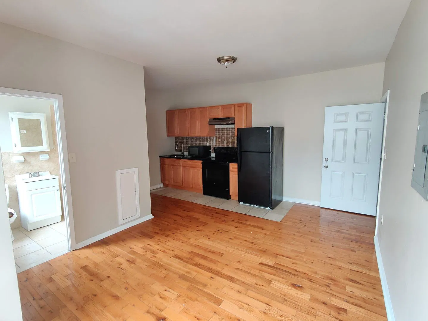4051 N Broad St — Photo 3
