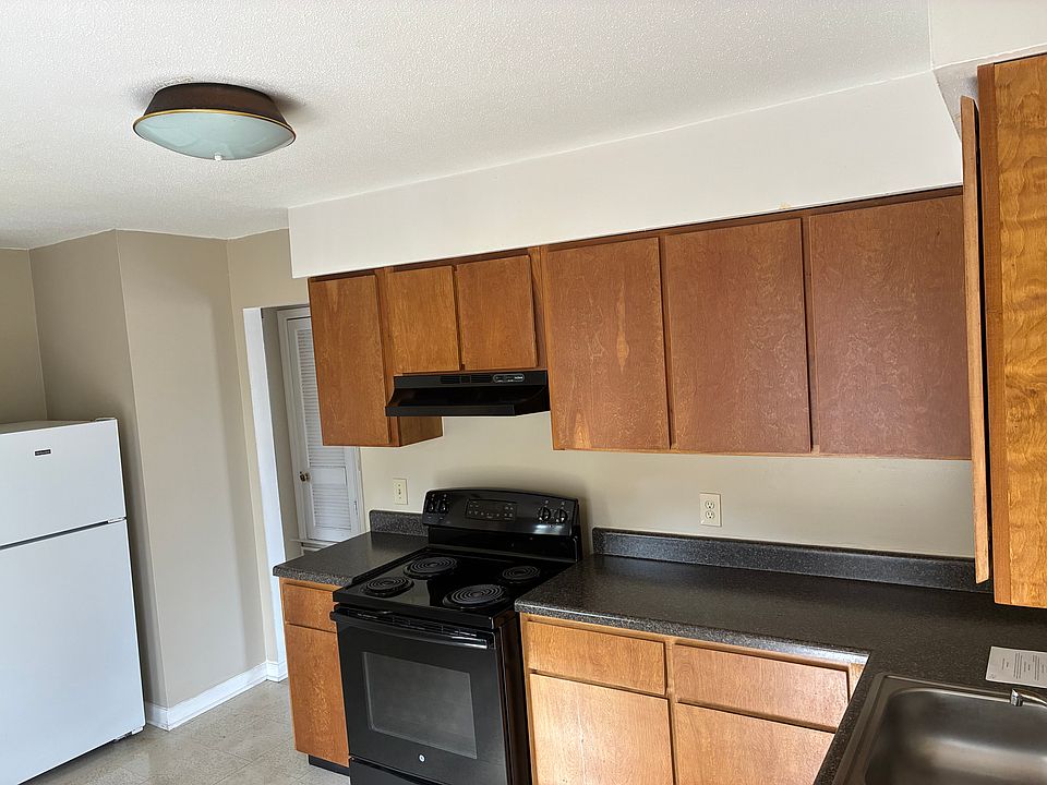 1st image of 7 Oak Forest Ln