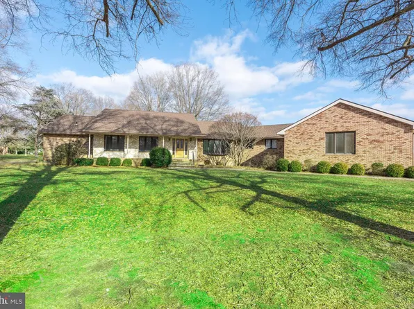 535 Sun Haven Dr, Clayton, NJ 08312