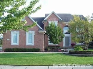 1318 Tulberry Cir, Rochester, MI 48306