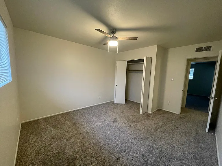 531 E Laguna Dr — Photo 24