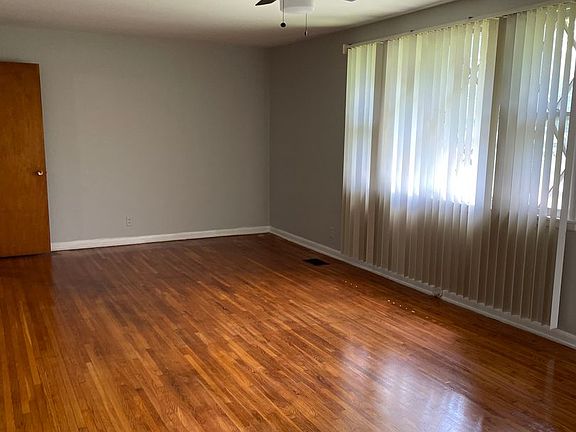 5th image of 230 Downer Dr