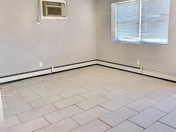 5th image of 457 Halstead Ave #7