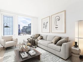 555 W 38th St