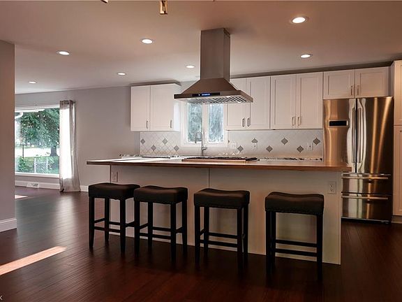 4th image of 22030 Hilliard Blvd