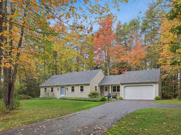 33 Woodhaven Drive, Kennebunk, ME 04043
