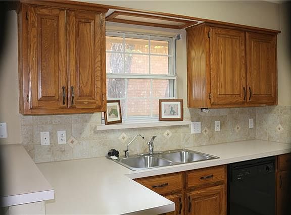 5th image of 2408 Oak Park Dr