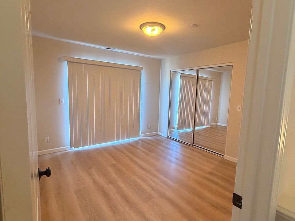 1st image of 907 Hellam St