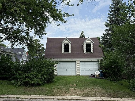 3rd image of 722 S Hennepin Ave