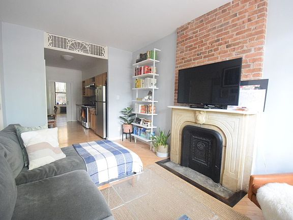 5th image of 481 Pacific St APT 1