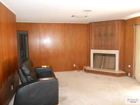 3rd image of 380 S 3rd St