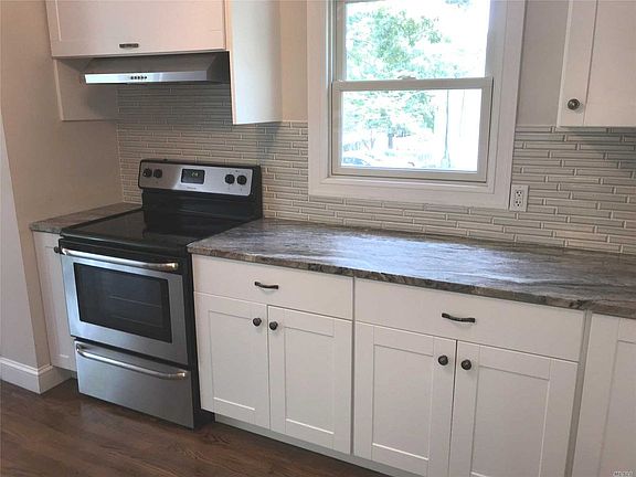 3rd image of 493 Peconic St