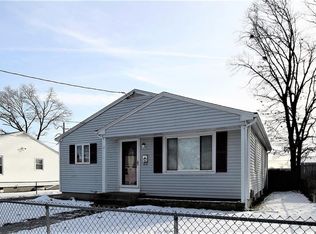 27 Vineyard St, Pawtucket, RI 02860