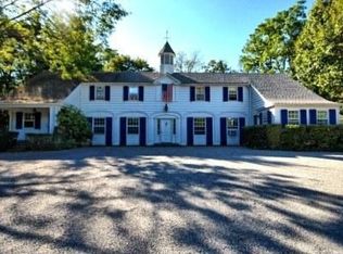 42 Ryefield Rd, Locust Valley, NY 11560