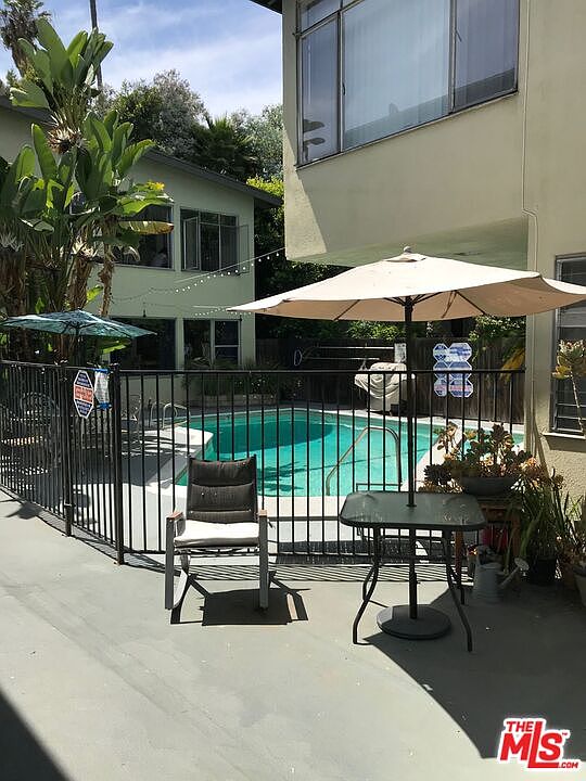 1st image of 1350 N Laurel Ave #8
