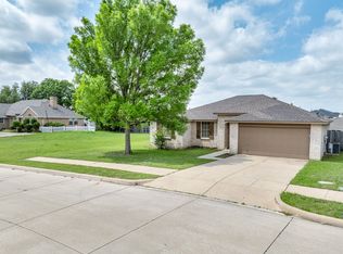 1325 Downwood Dr, Burleson, TX 76028